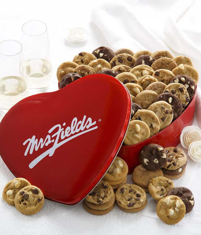 Classic Heart Cookie Tin - 60 Piece